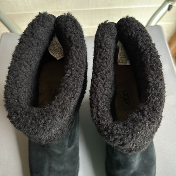 Ugg Australia women’s black wedge boots - Picture 4 of 13